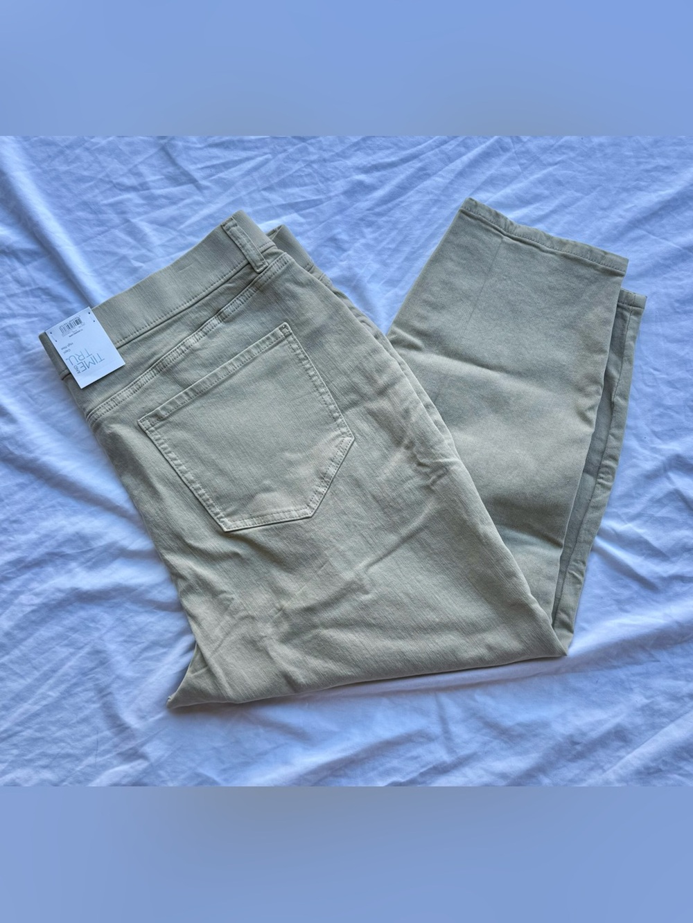 Time and Tru Women's Straight Leg Capris in Light Khaki Size XXL